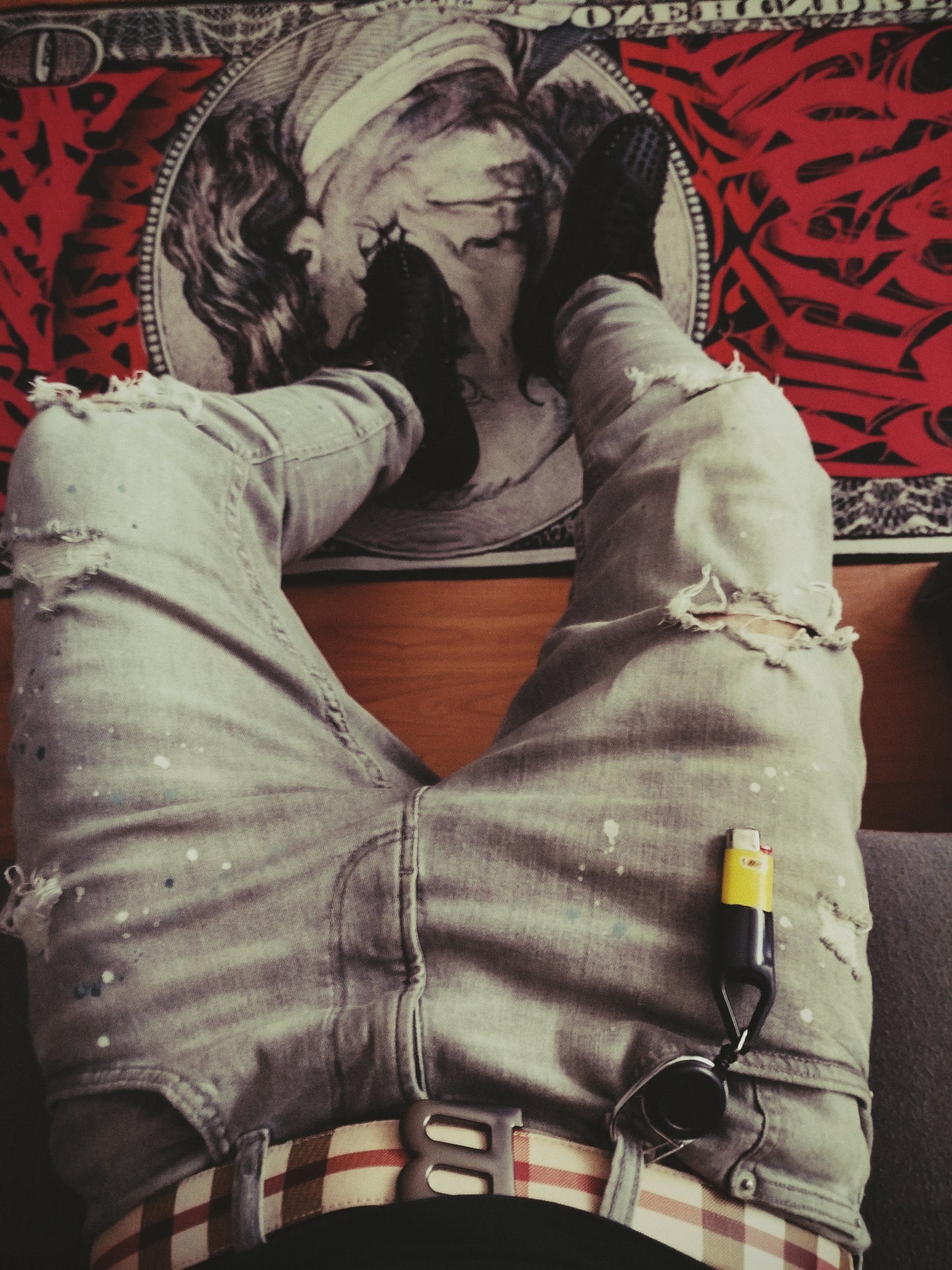 Retractable lighter holder